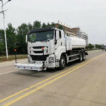 Kuwait Combats Desert Dust: New Fleet of Water Mist Sprayer Trucks Deployed on Major Highways ISUZU GIGA 25 Ton High-Pressure Flushing Street Cleaning Road Sweeper Truck Side
