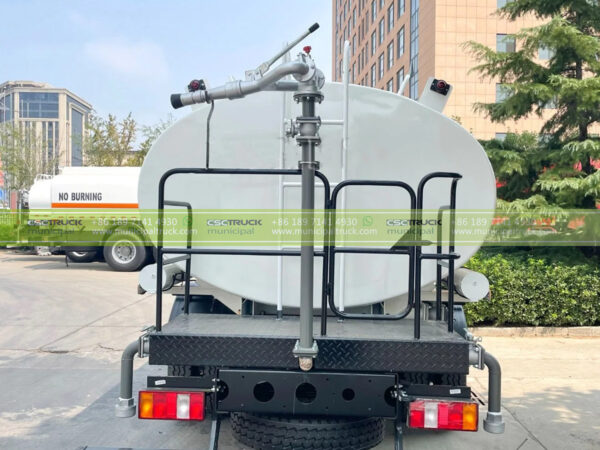 SINOTRUK 10 Ton Water Sprinkler Truck Back Tank
