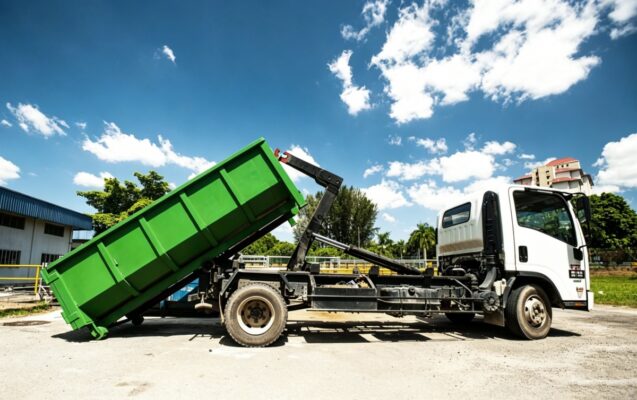 Hook loader garbage truck