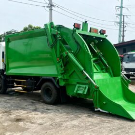 Rear loader garbage truck