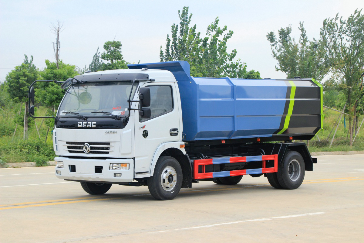 Side loader garbage truck