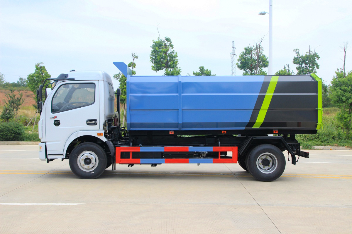 Side loader garbage truck