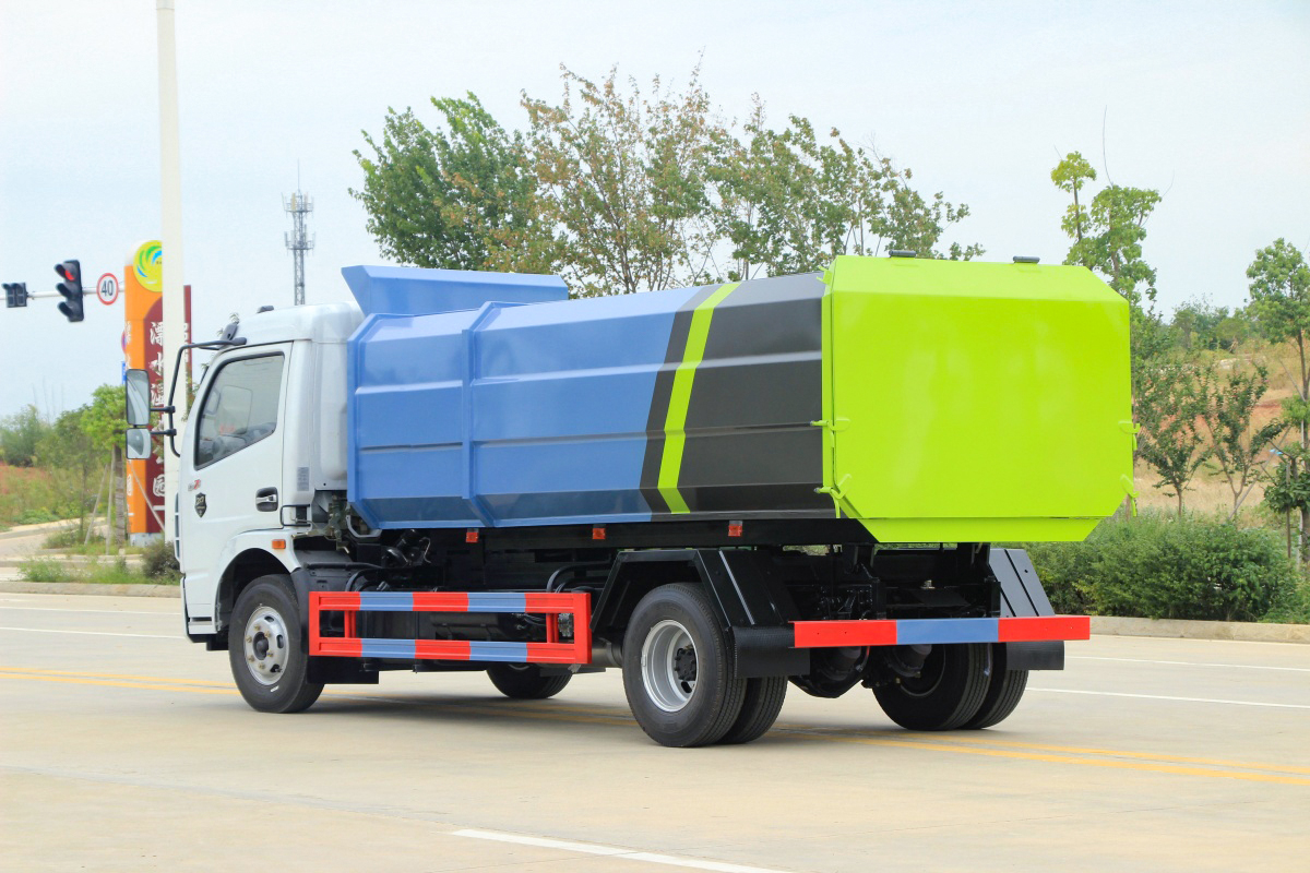 Side loader garbage truck