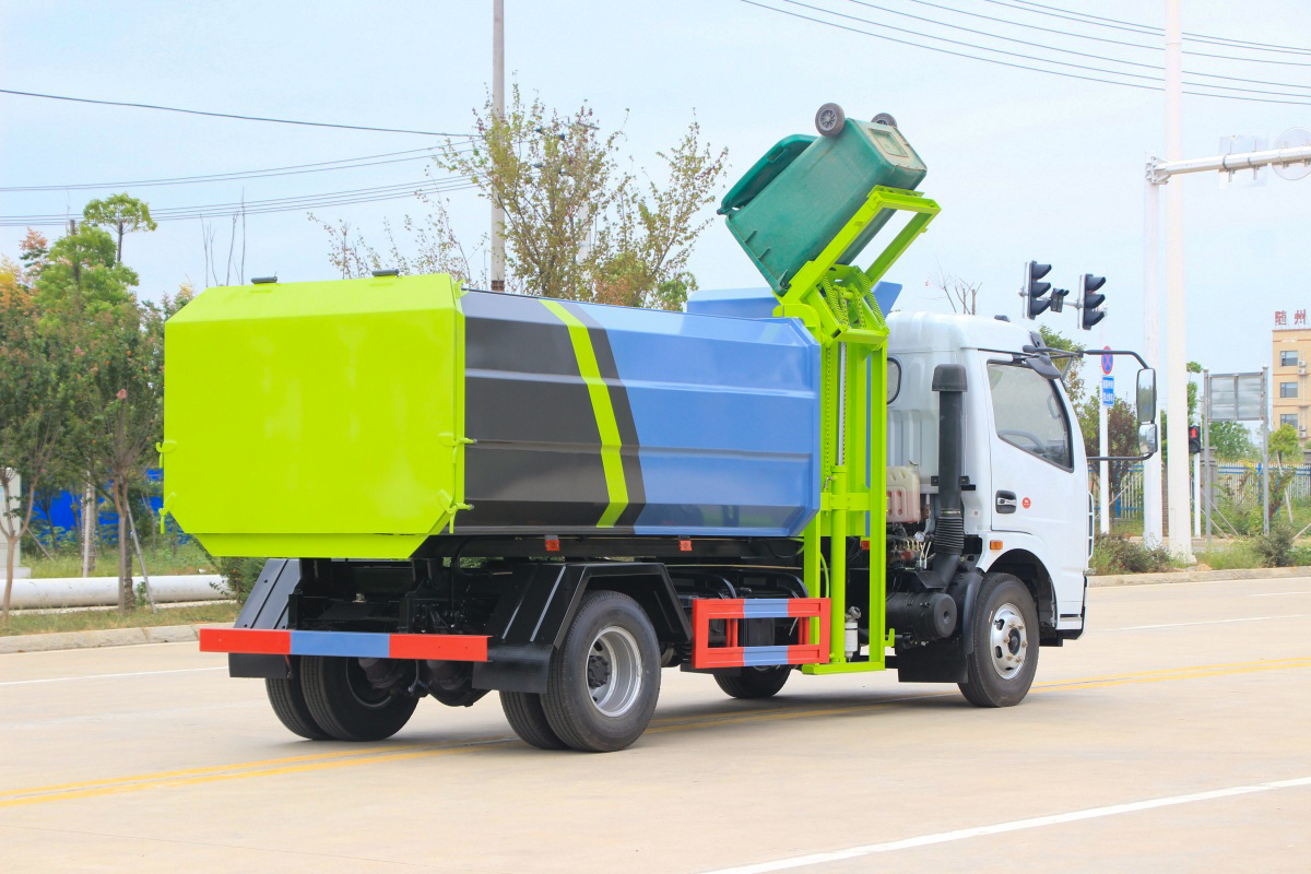 Side loader garbage truck