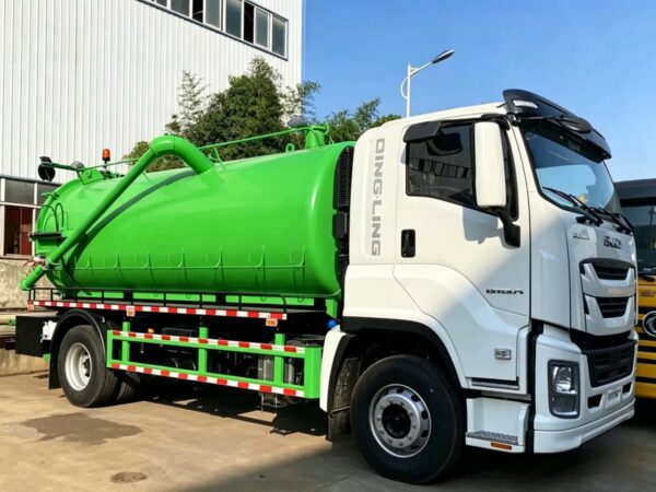 ISUZU FTR 12000L Vacuum Sewage Truck