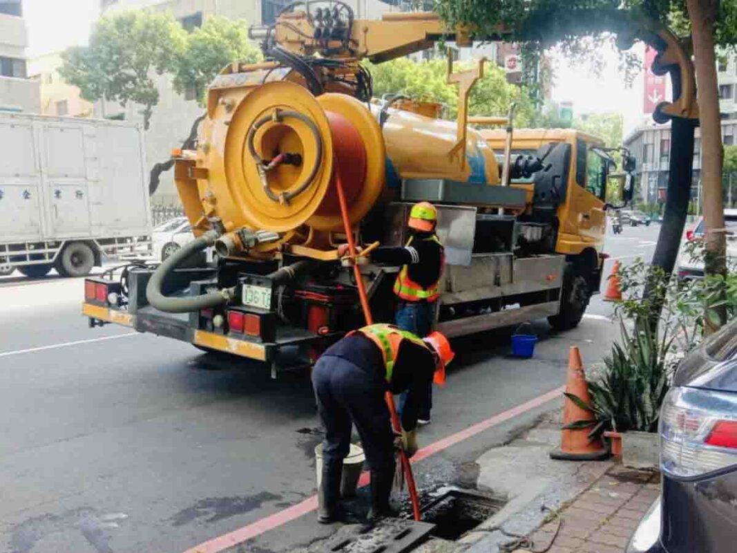 Vacuum Sewer Truck