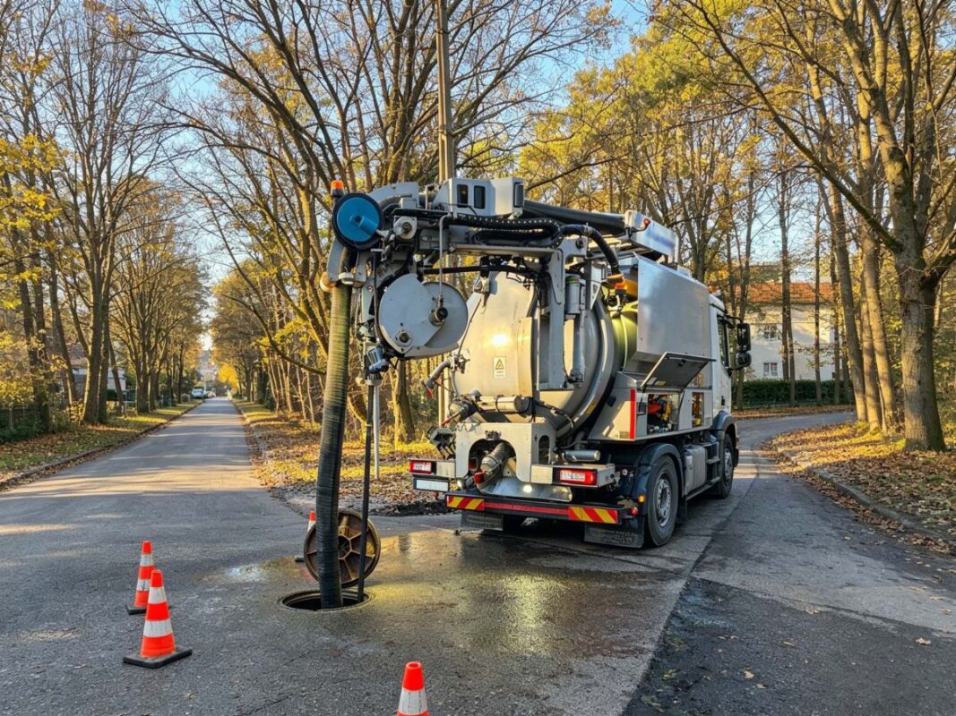Vacuum Sewage Truck