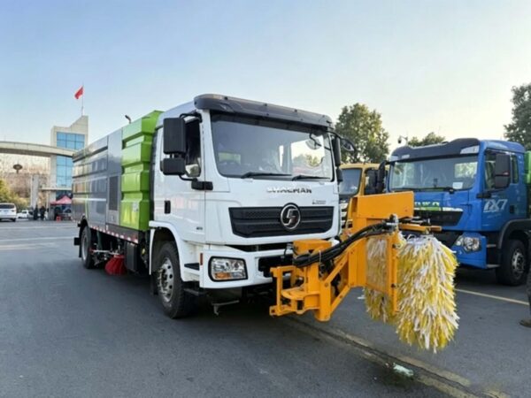 SHACMAN L3000 Fence Sweeper Truck