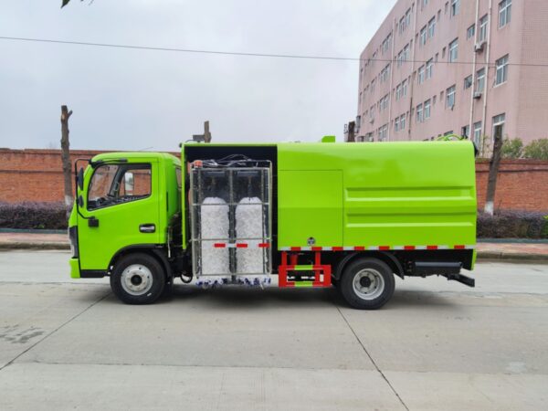 DONGFENG Guardrail Cleaning Truck