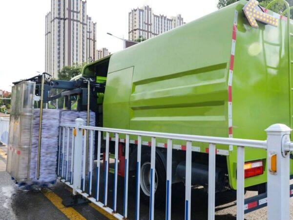 DONGFENG Guardrail Cleaning Truck