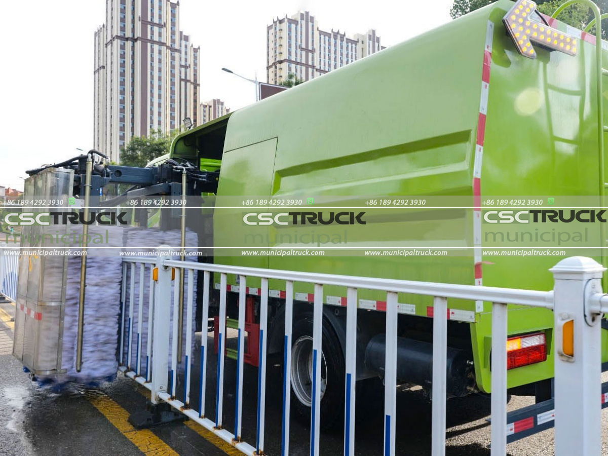 5 DONGFENG Guardrail Cleaning Truck