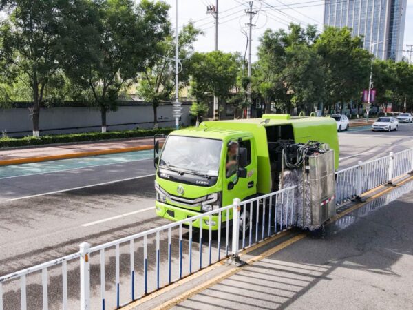 DONGFENG Guardrail Cleaning Truck