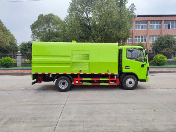 DONGFENG Guardrail Cleaning Truck