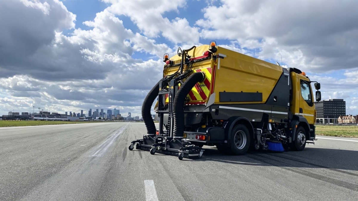 Airport Sweeper Truck
