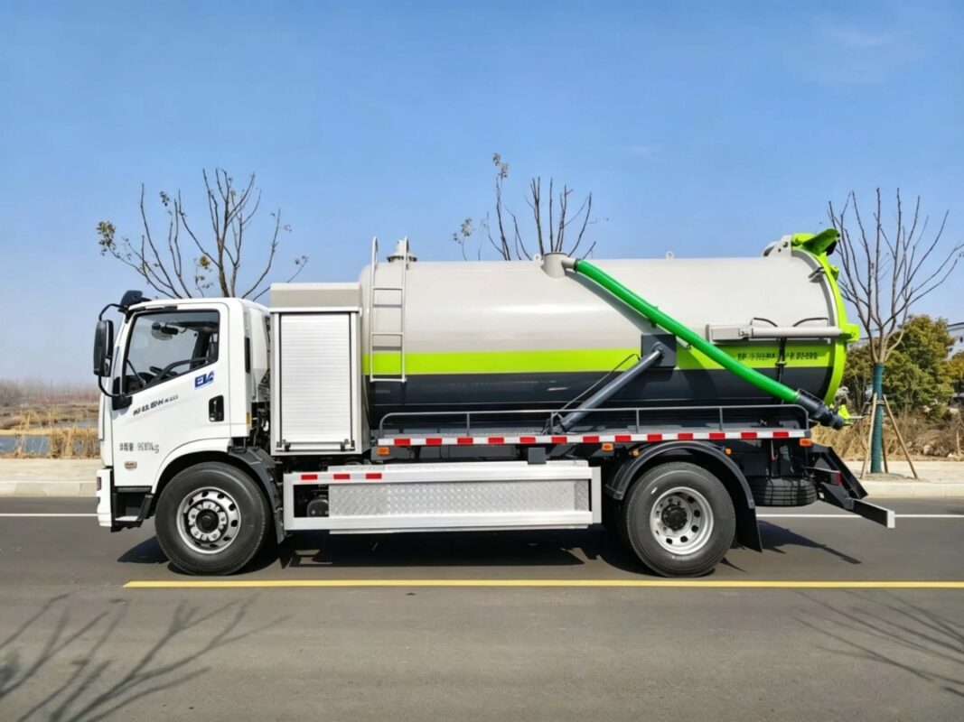 Electric Vacuum Sewer Truck