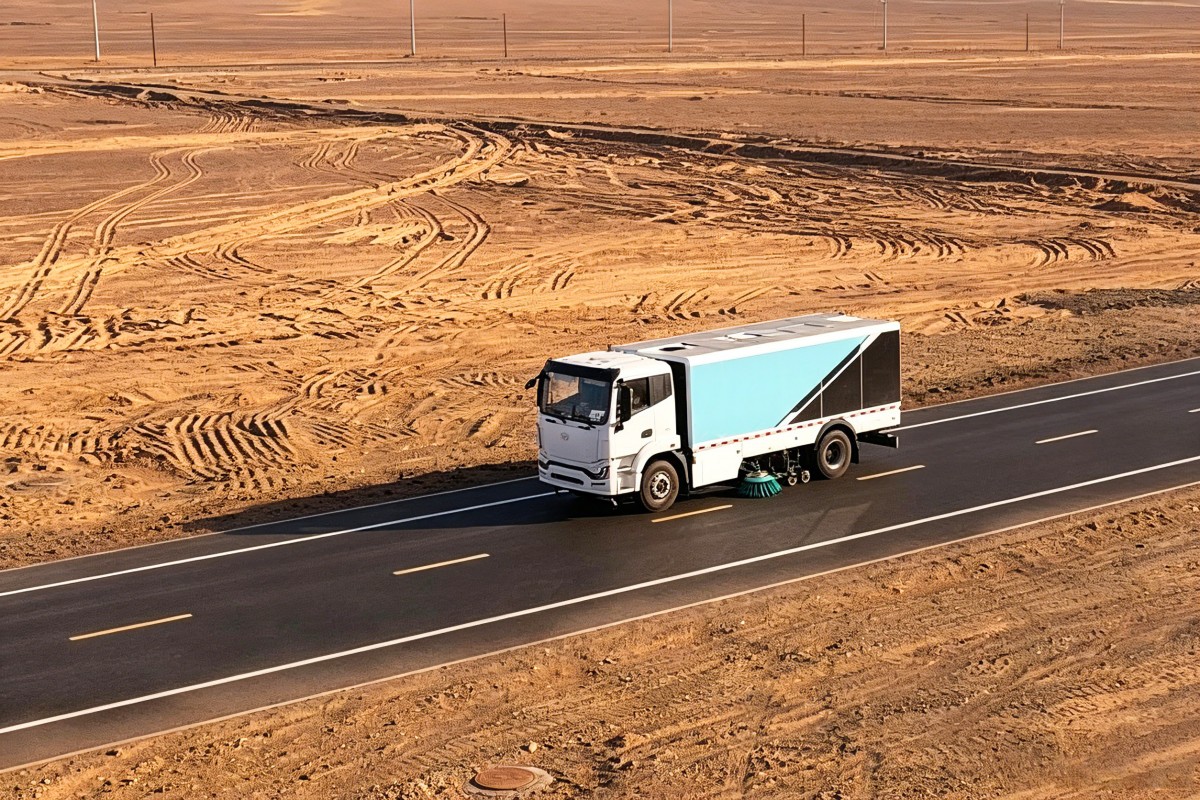 Sweeper truck