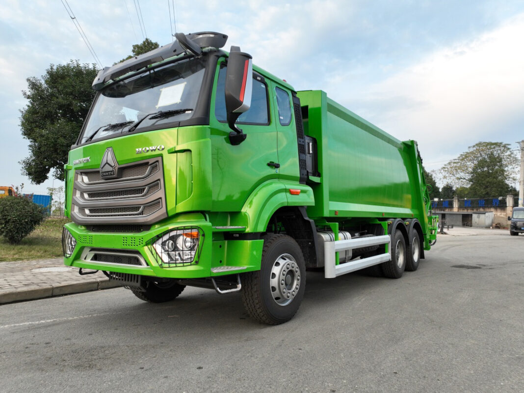 Garbage Compactor Truck