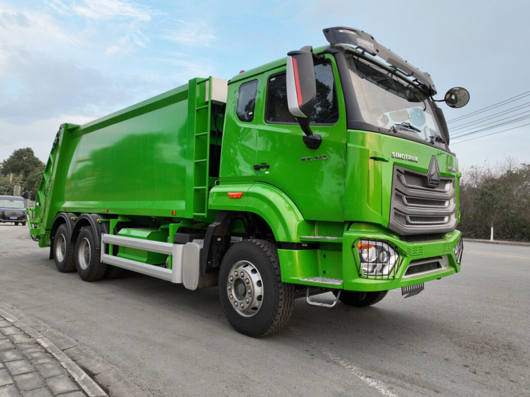 Garbage Compactor Truck
