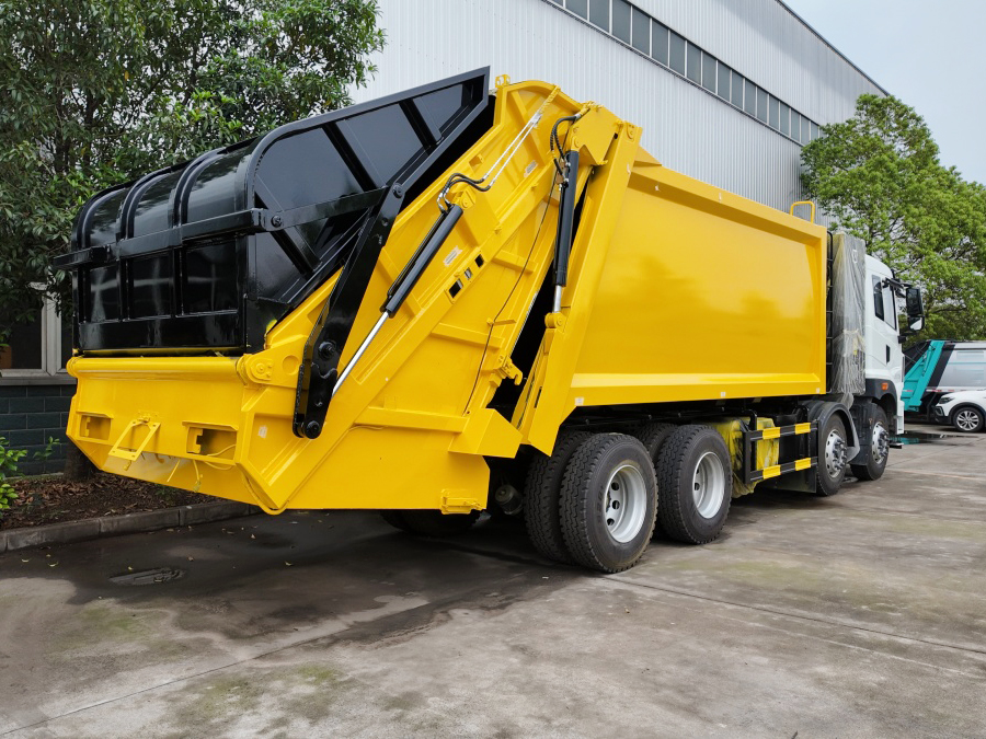 Garbage Compactor Truck