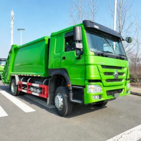 Compactor garbage truck