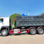 What Is a Hook Lift Truck Used For? What Is a Hook Lift Truck Used For?