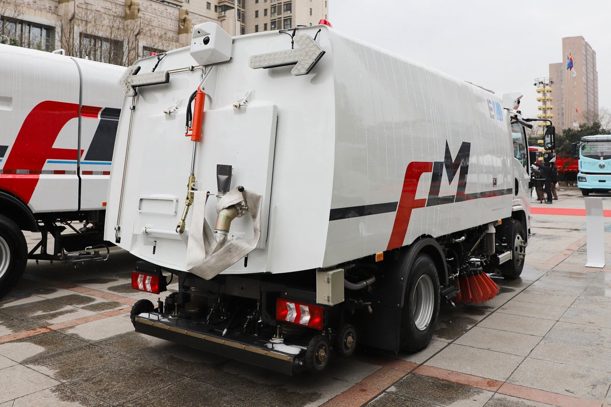 Electric Street Sweepers: Zero Emissions, Lower Noise, Smarter City Cleaning