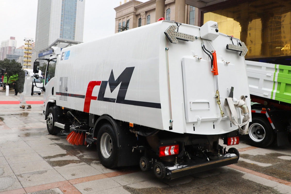 Electric Street Sweepers: Zero Emissions, Lower Noise, Smarter City Cleaning